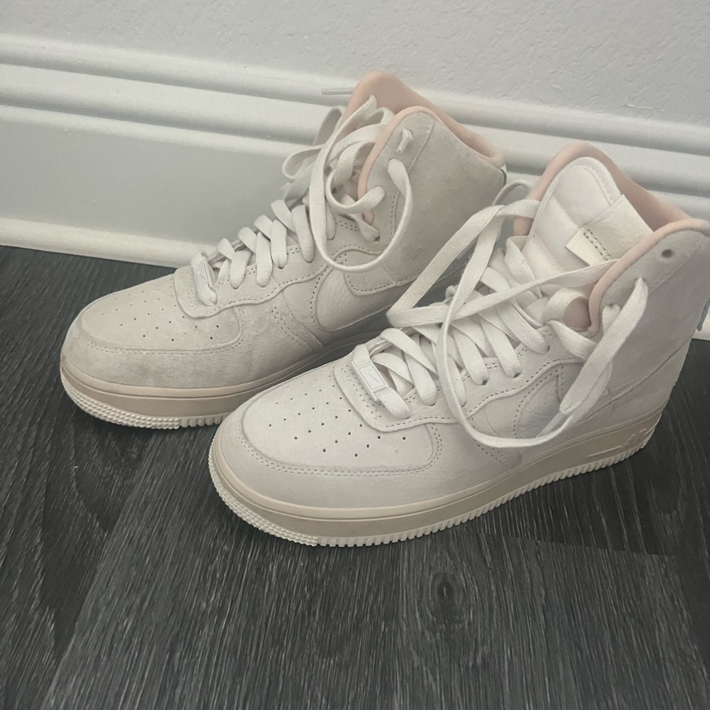 Women’s Air Force 1 size 9